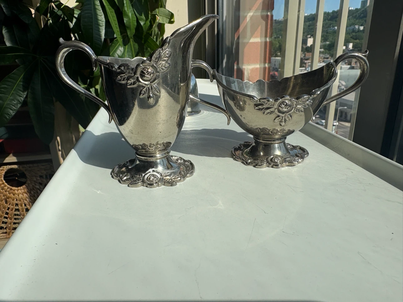 Quadruple Silver-Plated Creamer and Sugar Bowl Set with Roses - photo 2