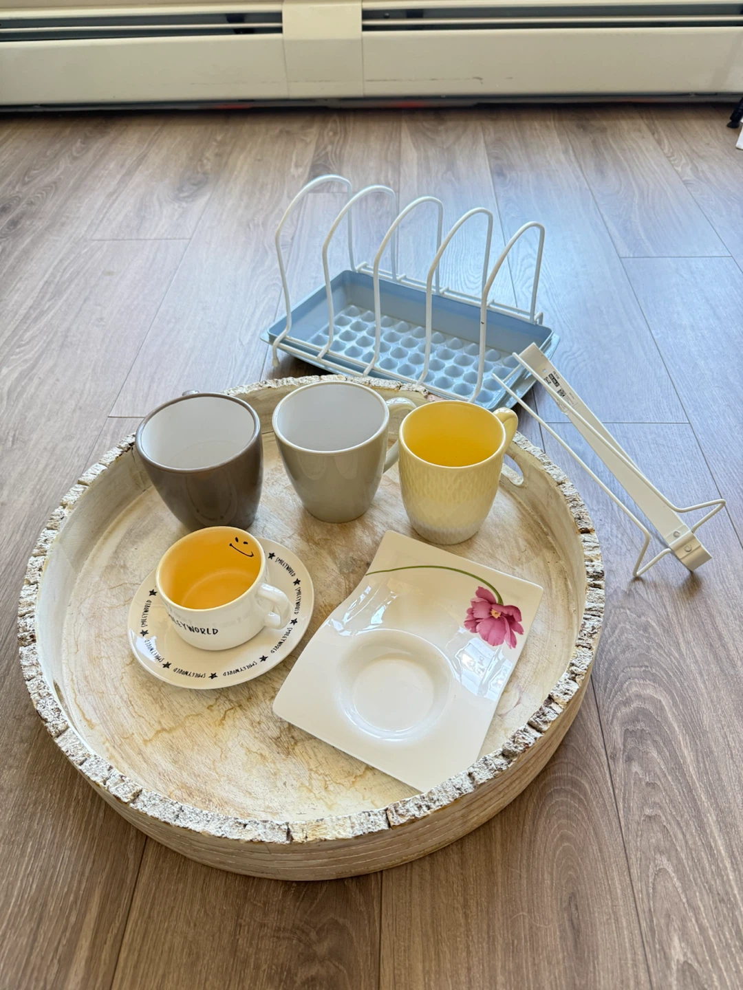 Set of 4 Mugs , coffee tray & organizer