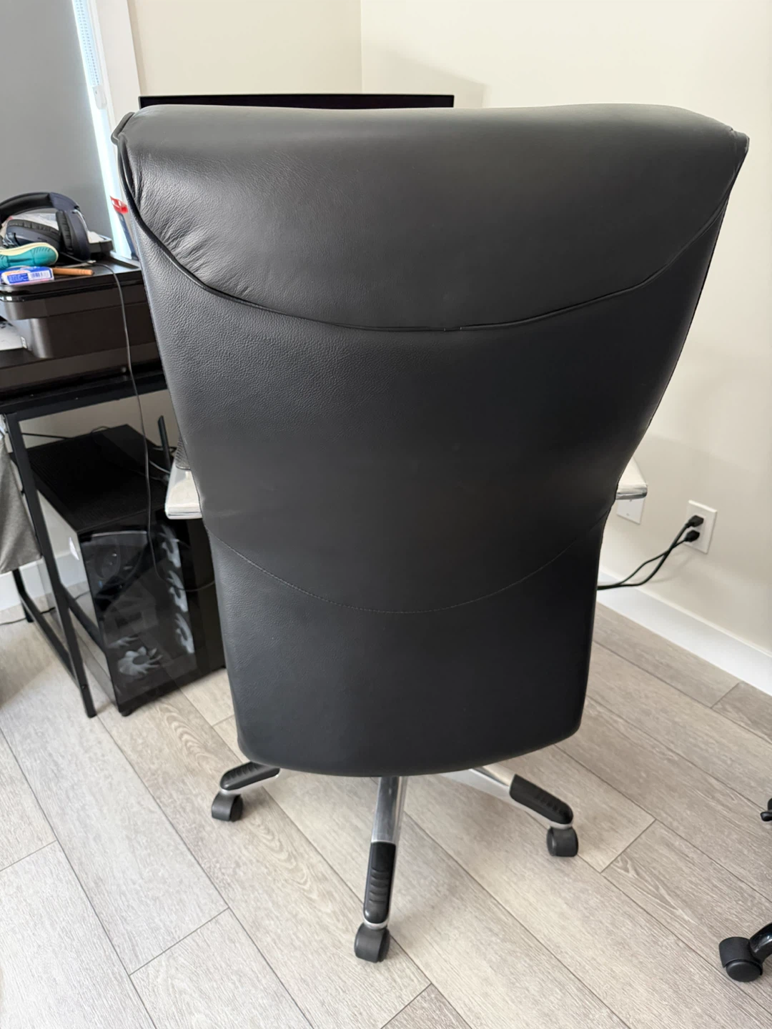 Black Leather Executive Office Chair - photo 2