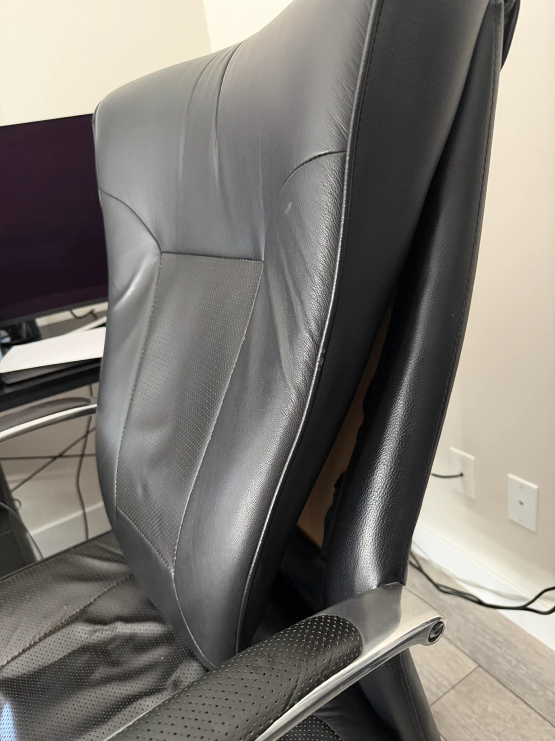 Black Leather Executive Office Chair - photo 4