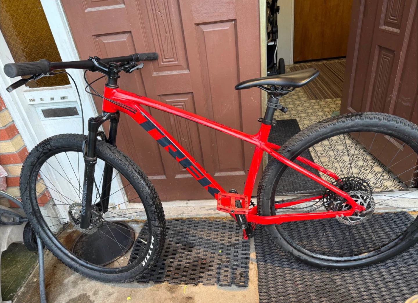 Red Trek Marlin 8 gen 2 Mountain Bike (medium) - photo 2