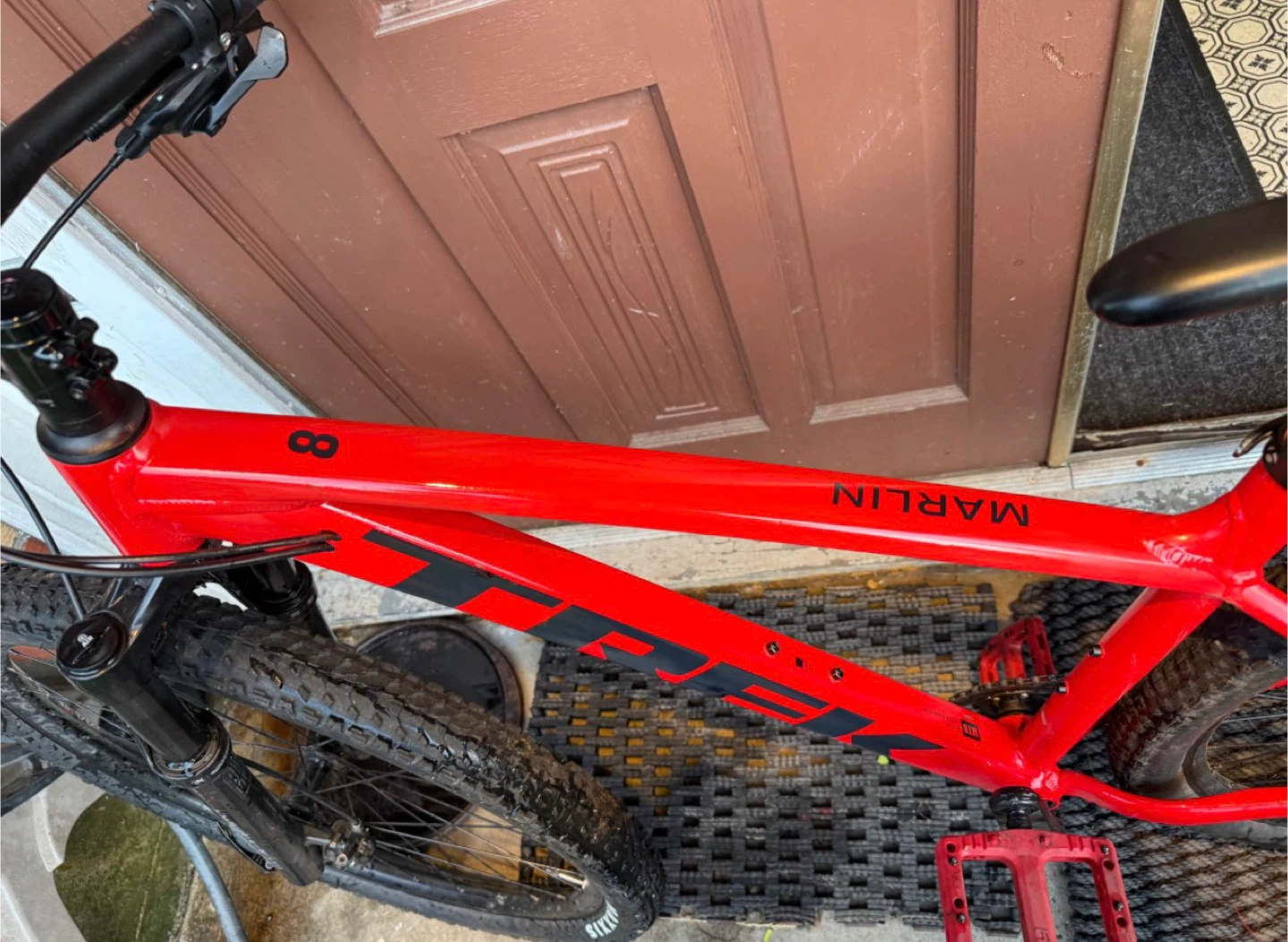 Red Trek Marlin 8 gen 2 Mountain Bike (medium) - photo 3