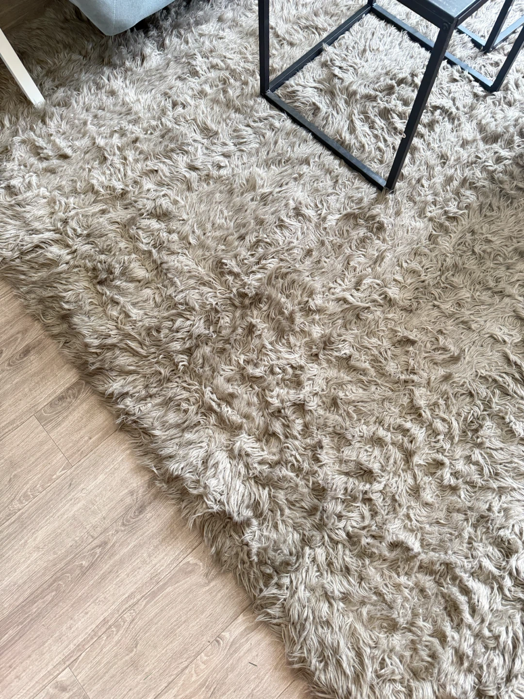 Fluffy beige area rug - photo 2