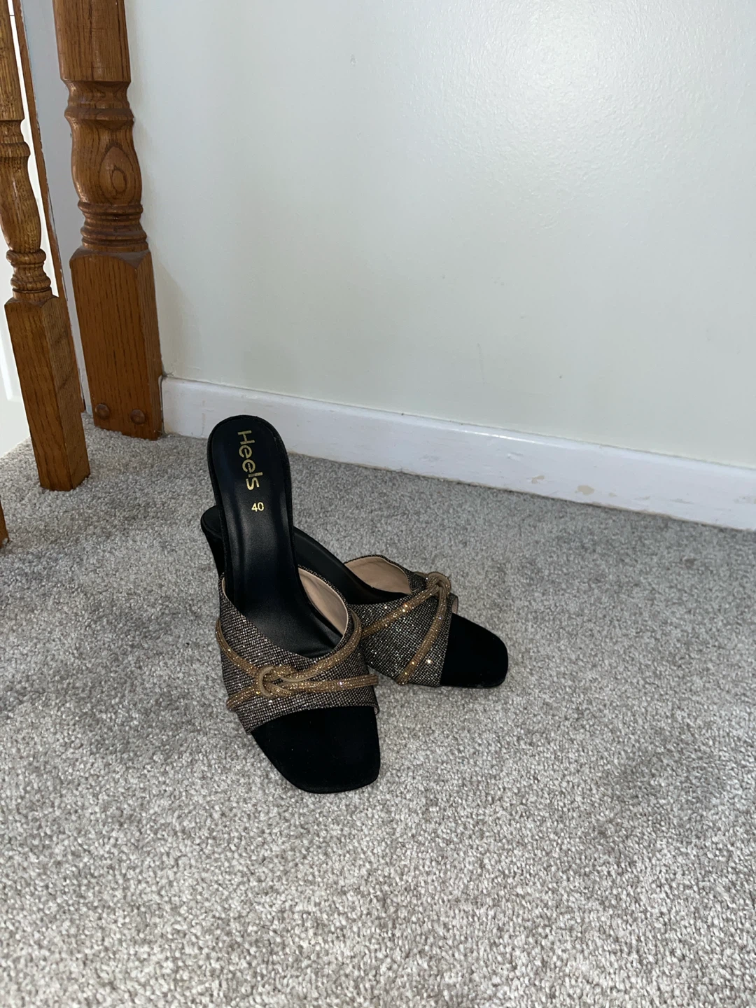 Size 9 and 91/2 size party sandals - photo 2