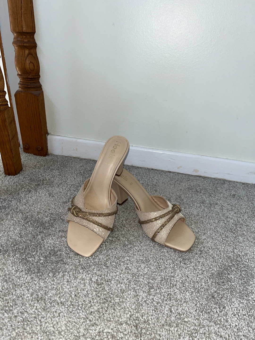 Size 9 and 91/2 size party sandals - photo 3