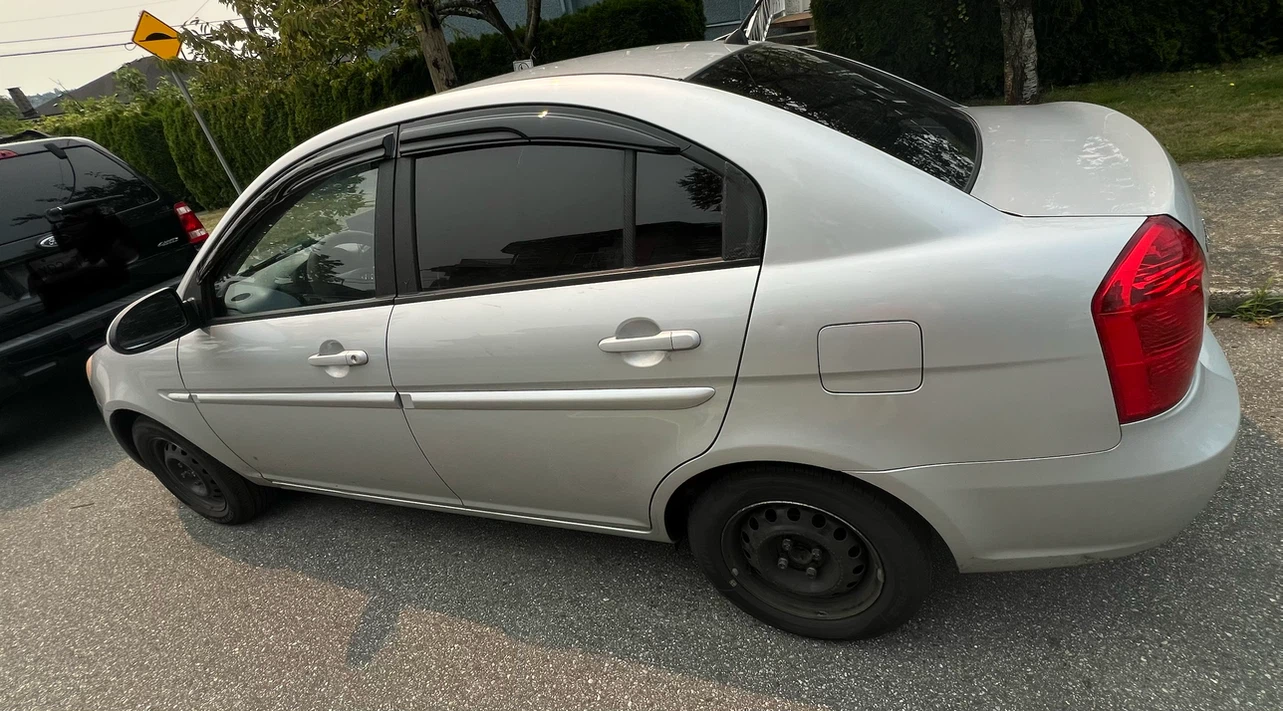2006 Hyundai Accent Sedan low kms - photo 4