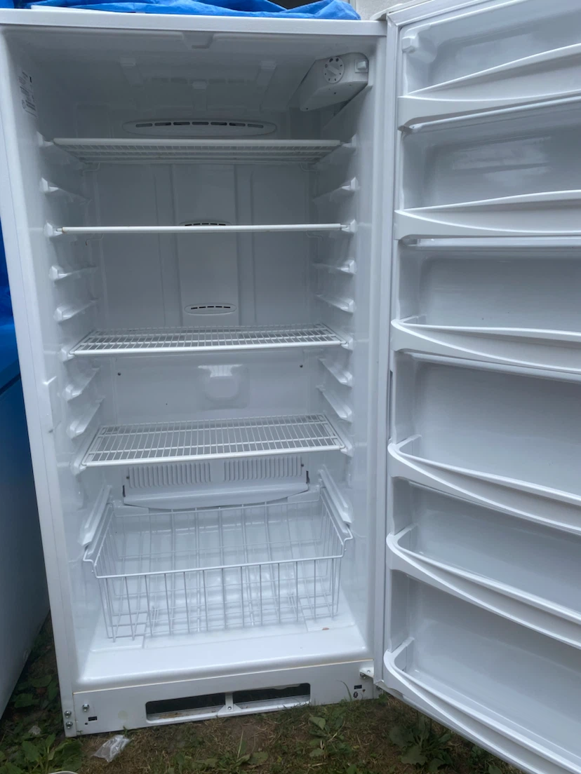 Danby DUF570WDD Upright Freezer - photo 2