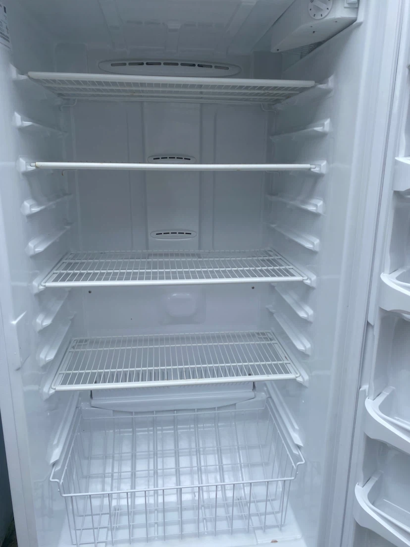 Danby DUF570WDD Upright Freezer - photo 3