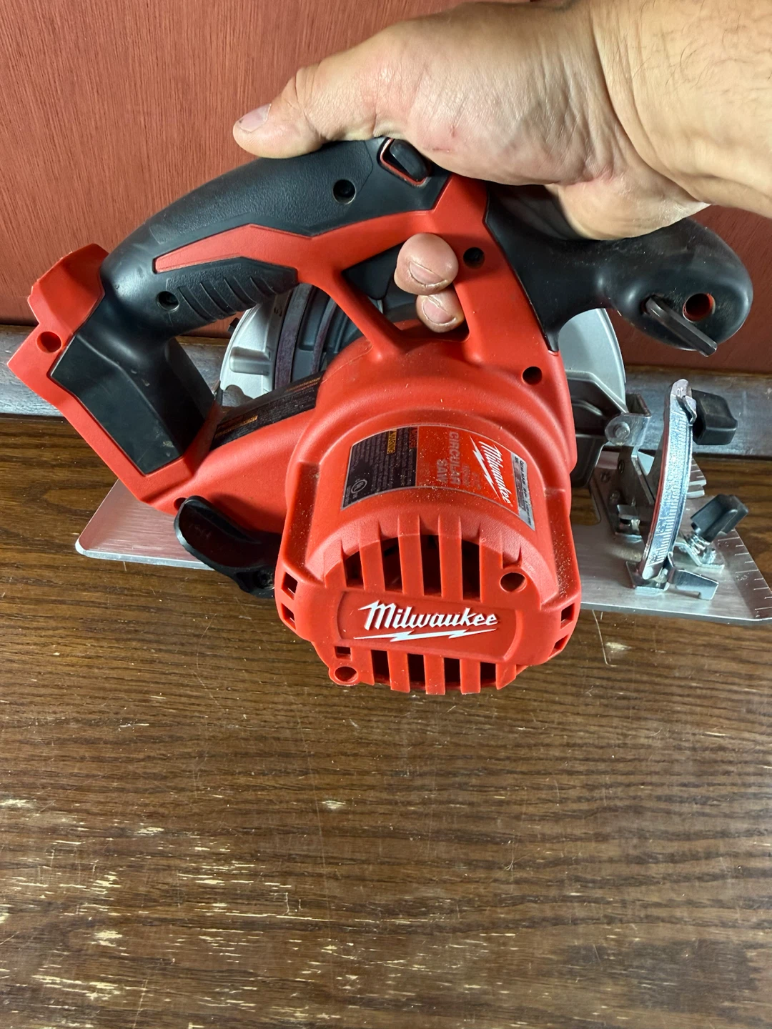 Milwaukee M18 18V Lithium-Ion Cordless 6-1/2 -inch Circular Saw - photo 2