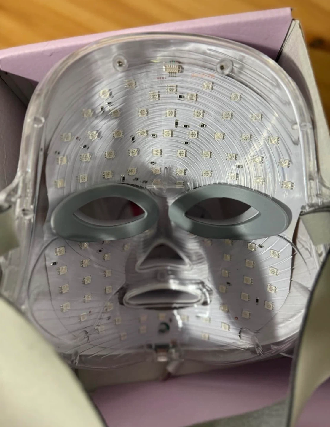 LED facial red light therapy device - photo 2