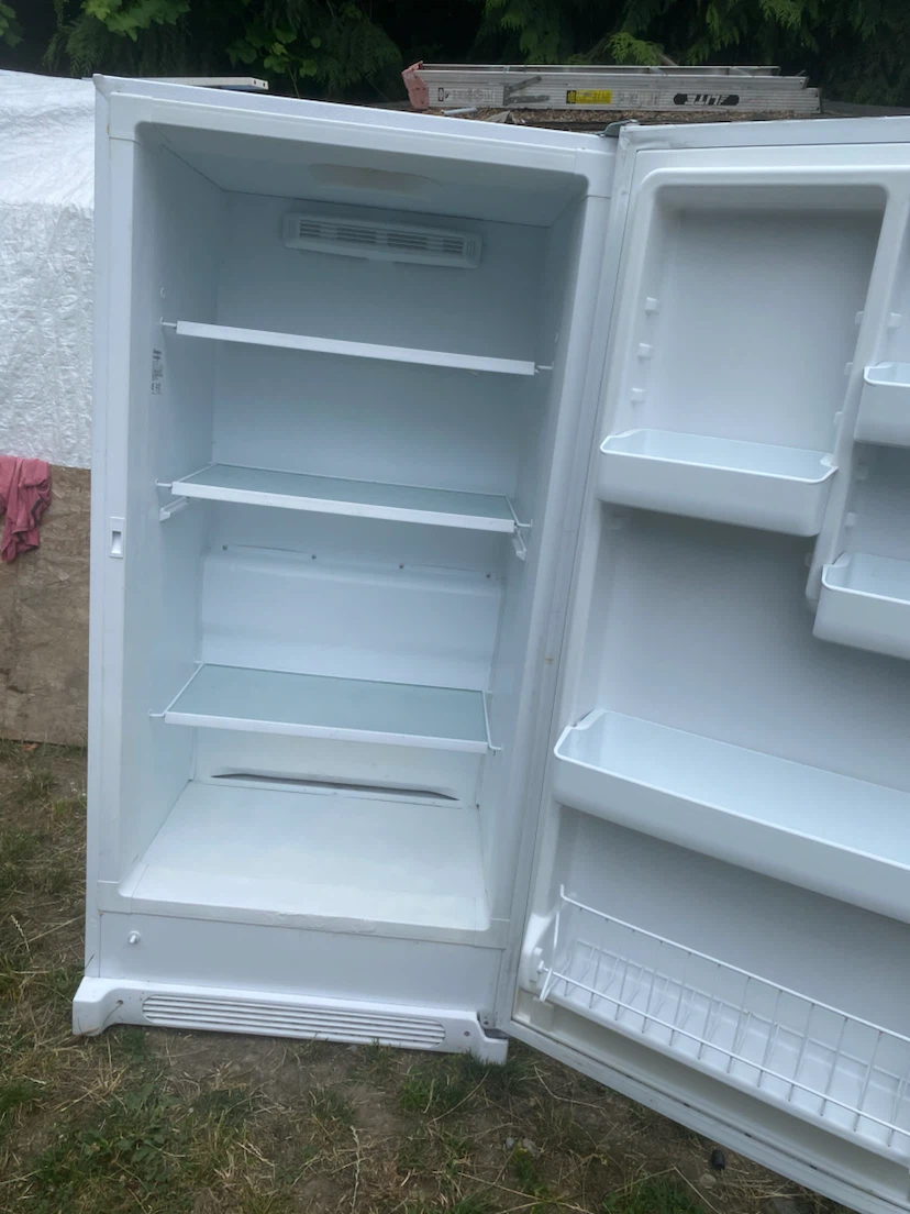 Frigidaire Refrigerator 17 Cubic Feet - photo 2