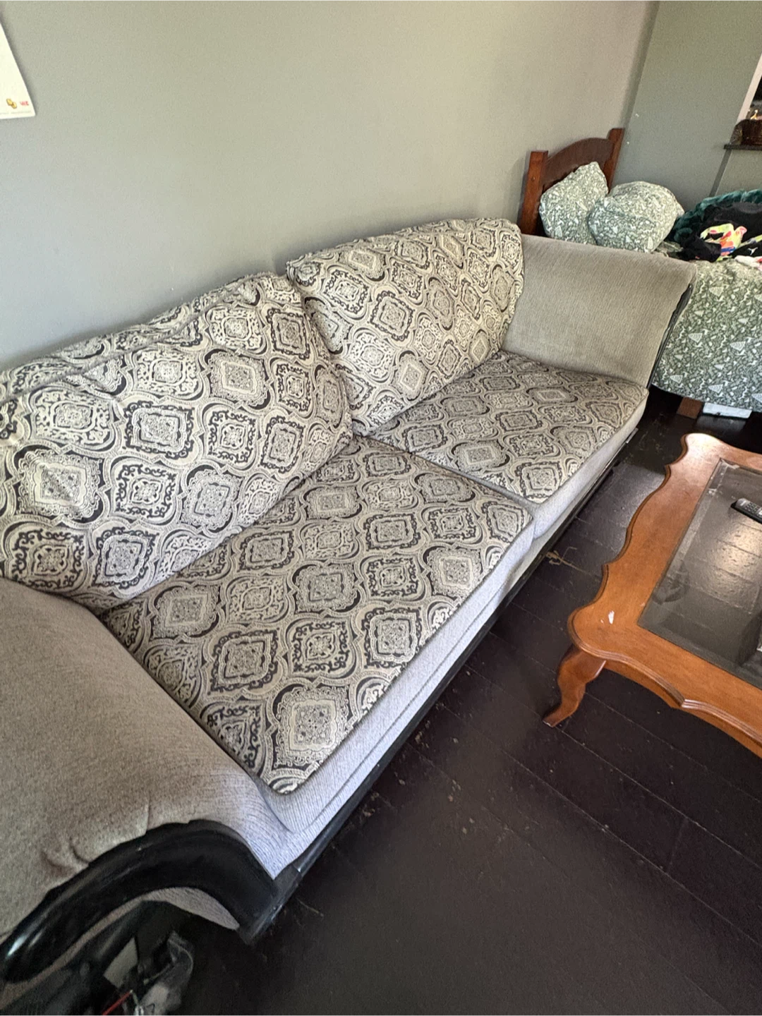Sofa with patterned cushions - photo 3