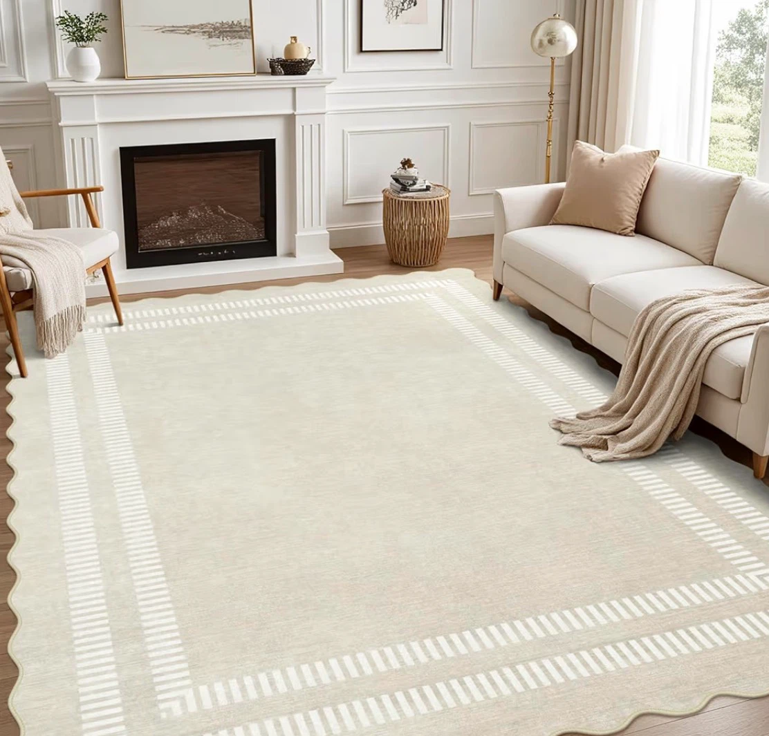 8x10ft Rug with Scalloped Edges