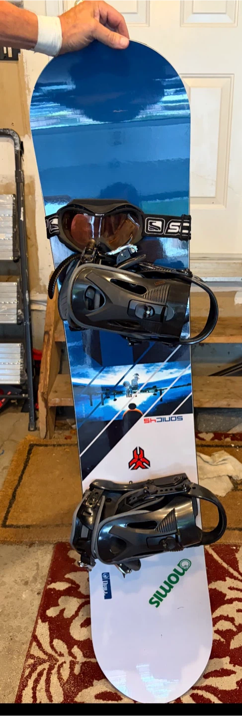 Gromis Snowboard with Bindings