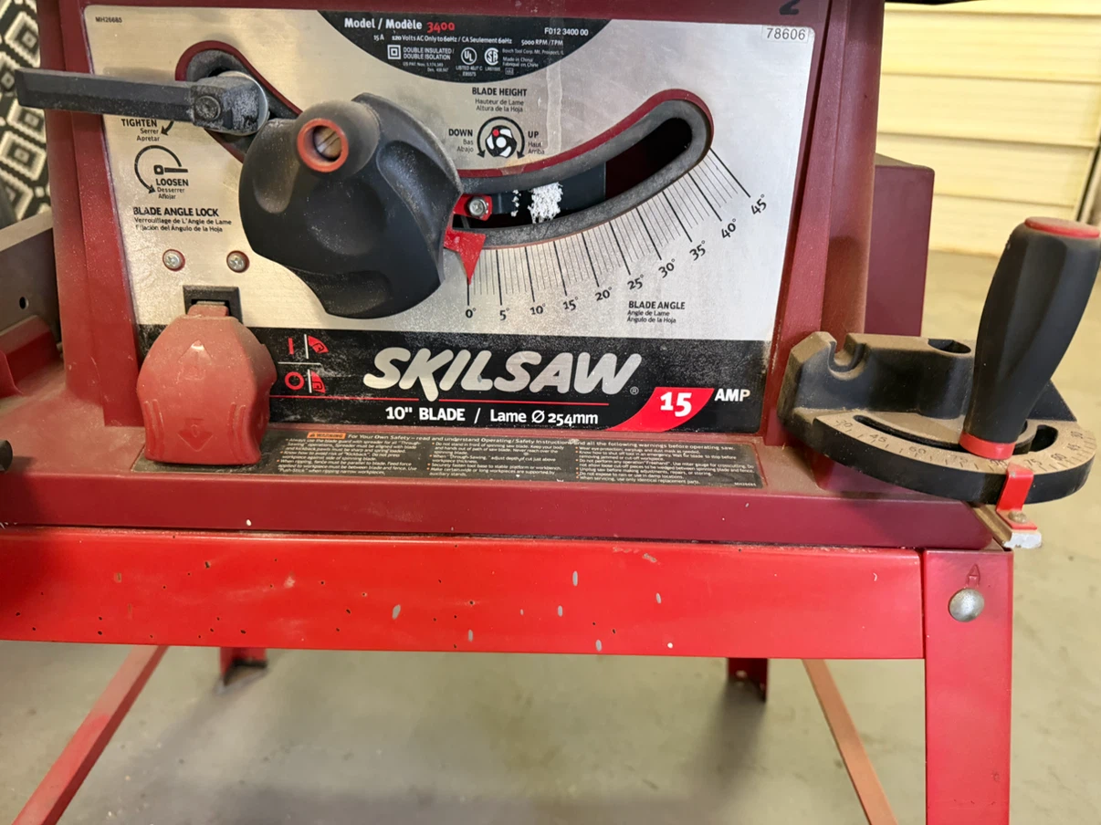 Skill saw and table