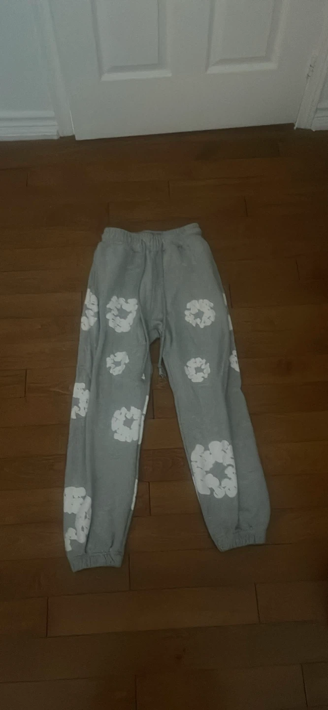 GRAY DENIM TEAR PANTS 🔥