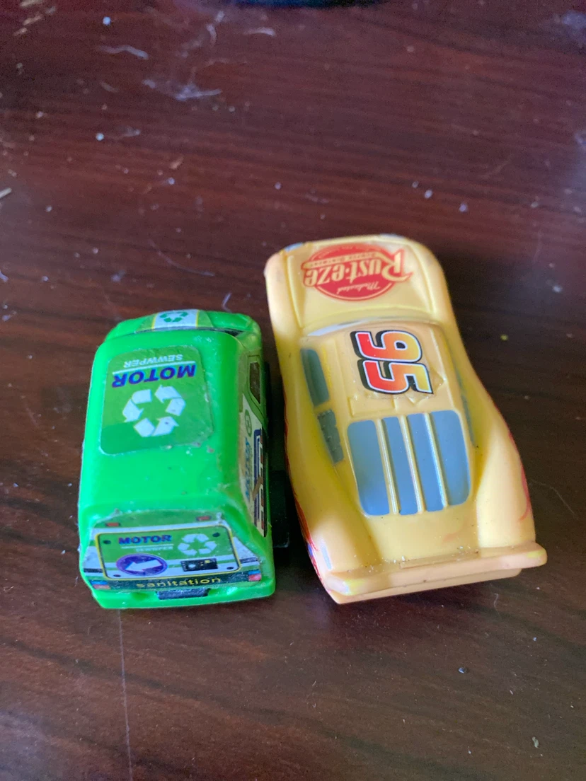 Disney Pixar Cars Toys - Lightning McQueen & Sanitation Truck - photo 2