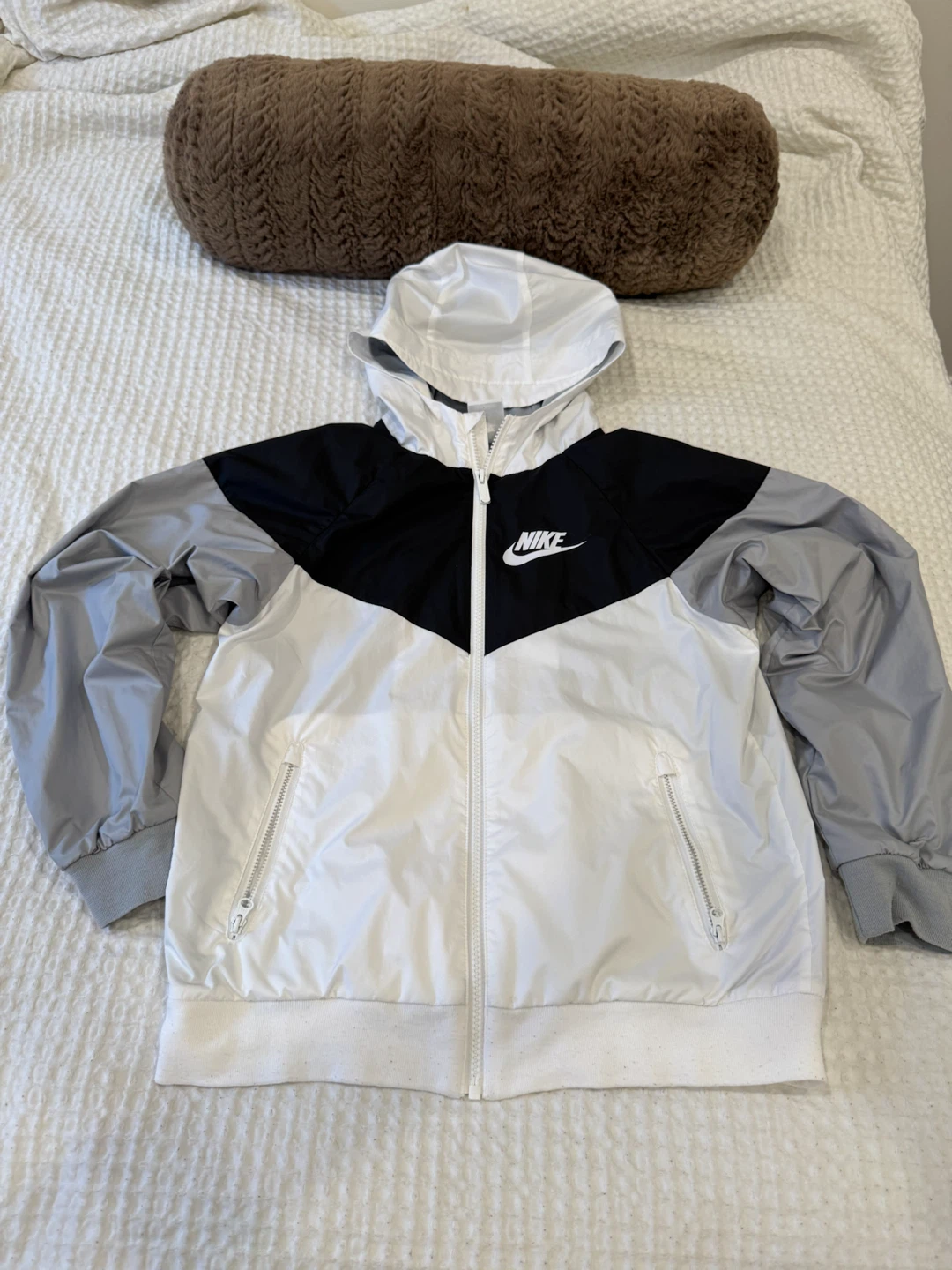Nike Windbreaker Jacket - White/Black/Grey - Size M