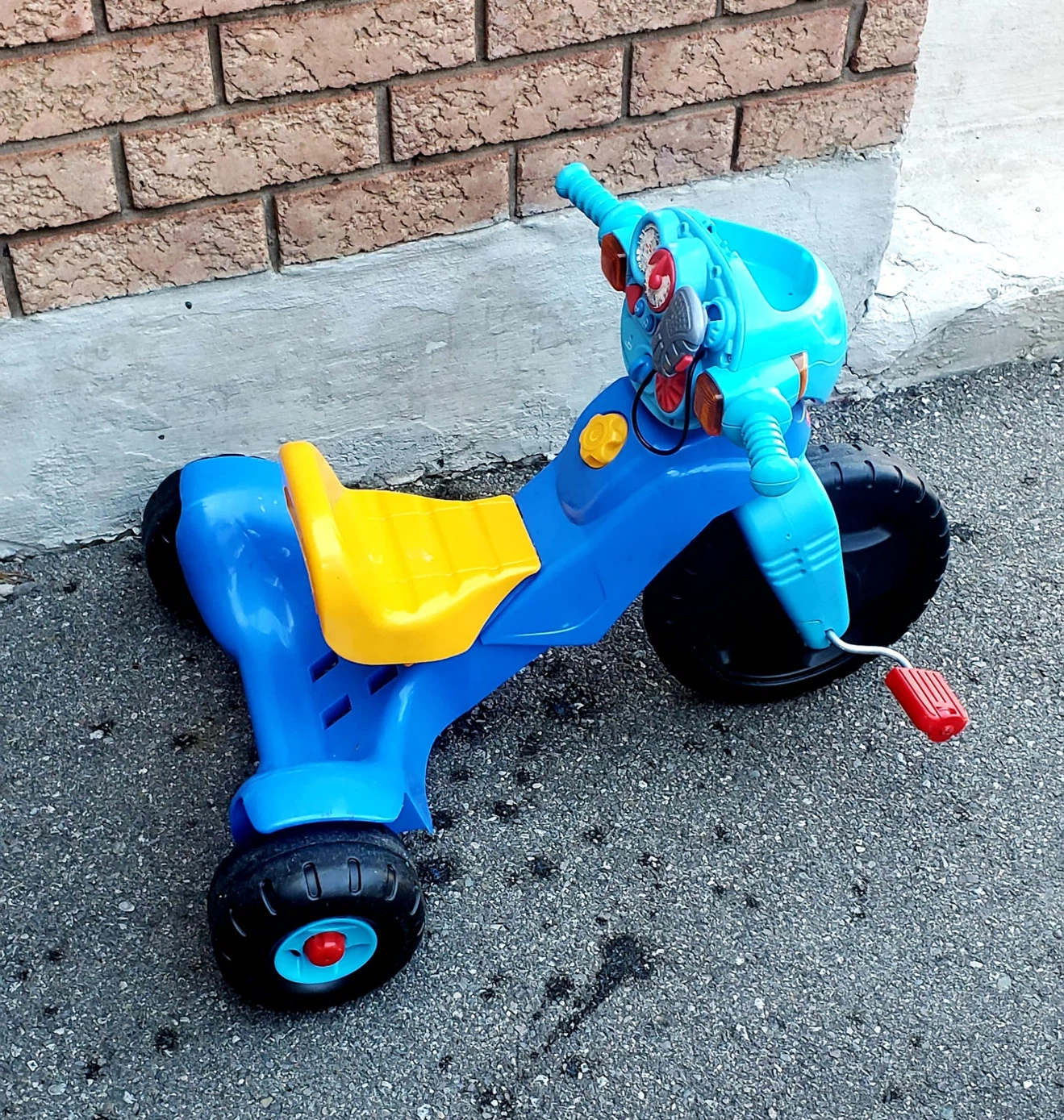 Fisher-Price Little People Tricycle - photo 3