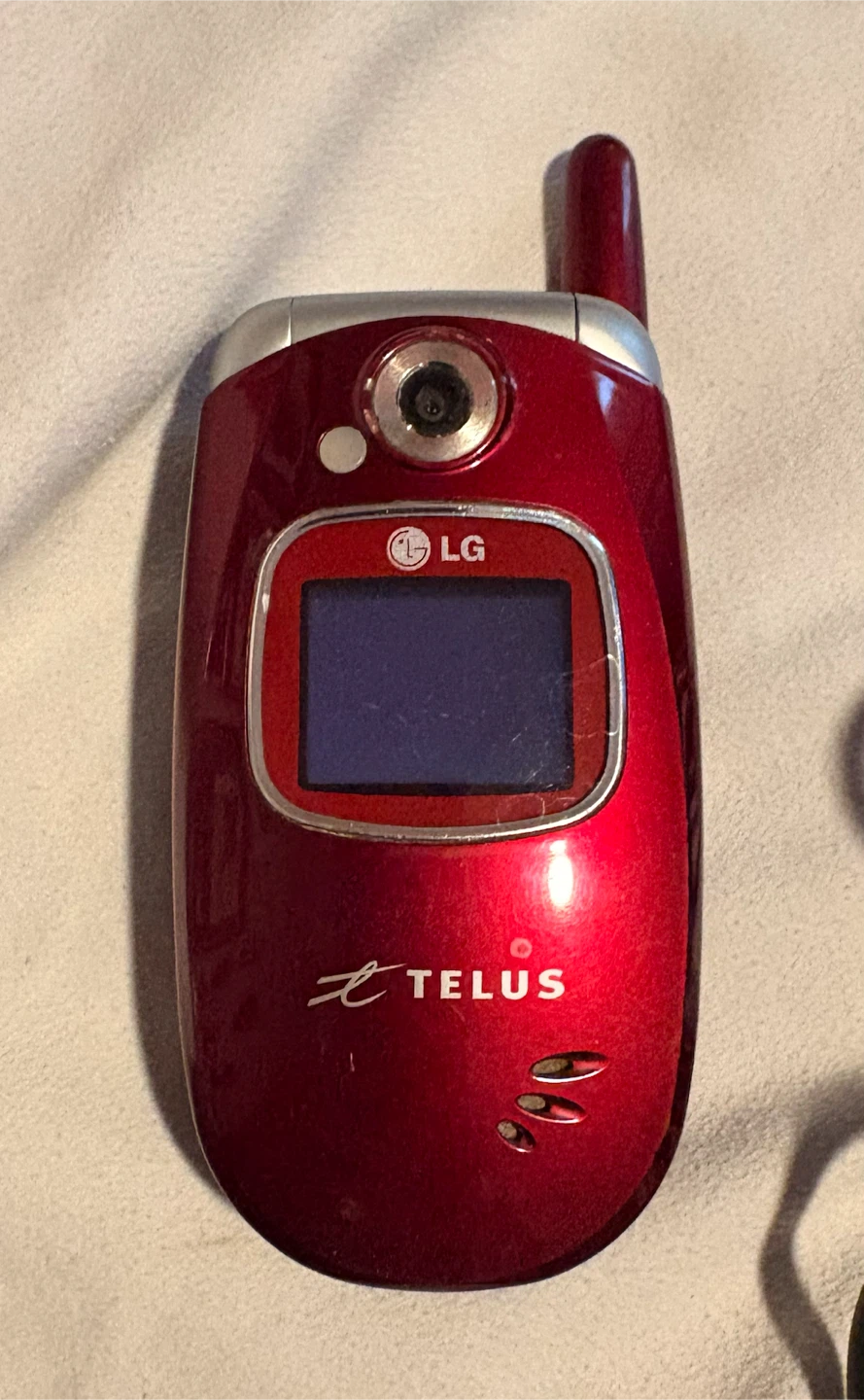 LG Flip Phone - Red - Telus