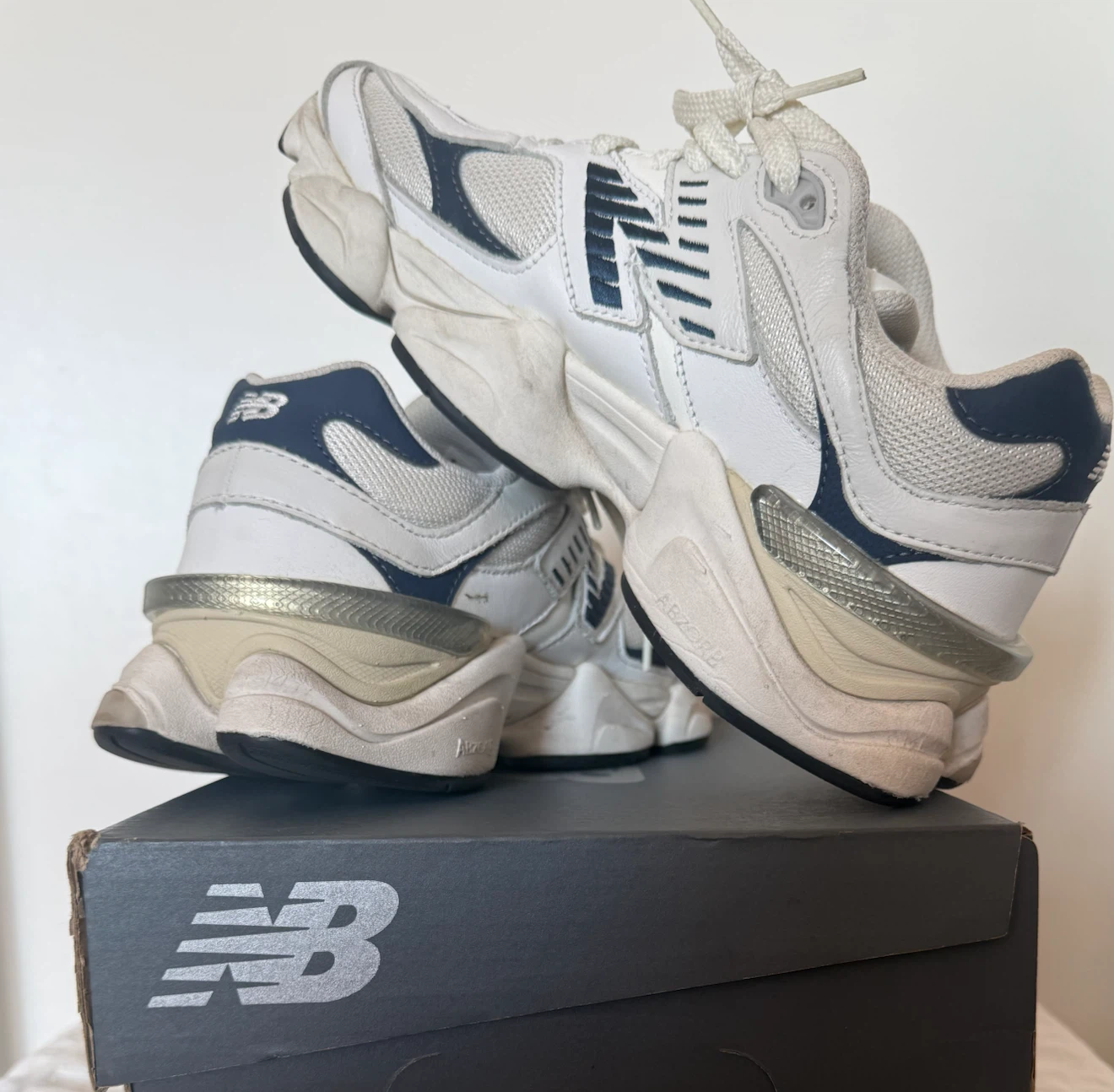 New Balance 9060 Sneakers – Men’s 6 / Women’s 7.5