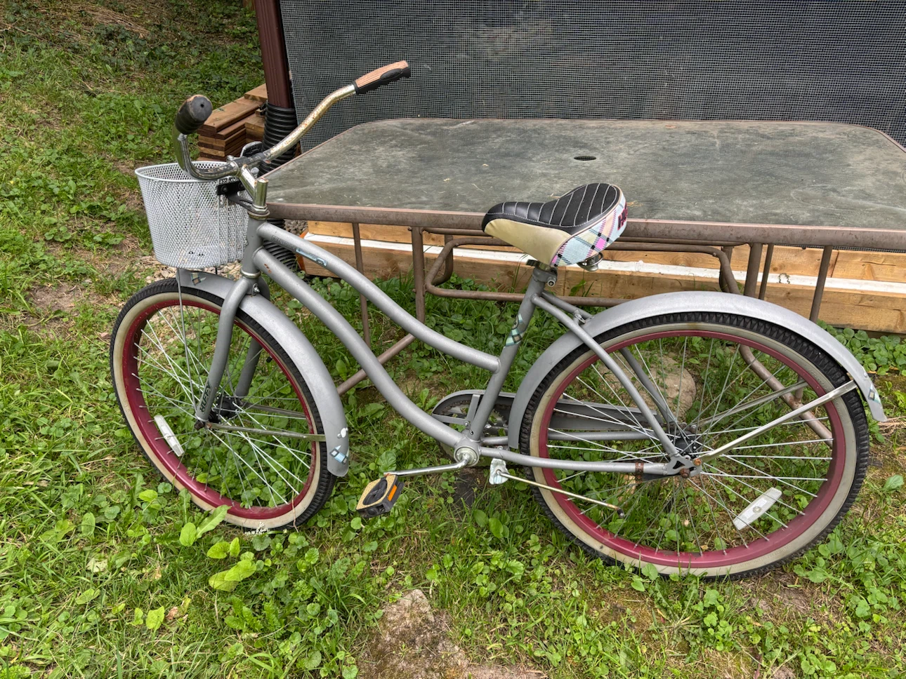 Grey Cruiser Bicycle with Basket