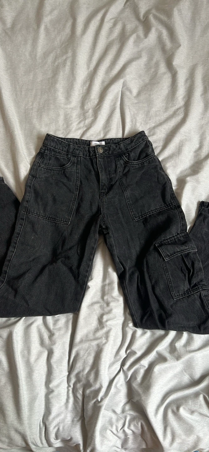 Forever 21 Black Cargo Pants Size 25