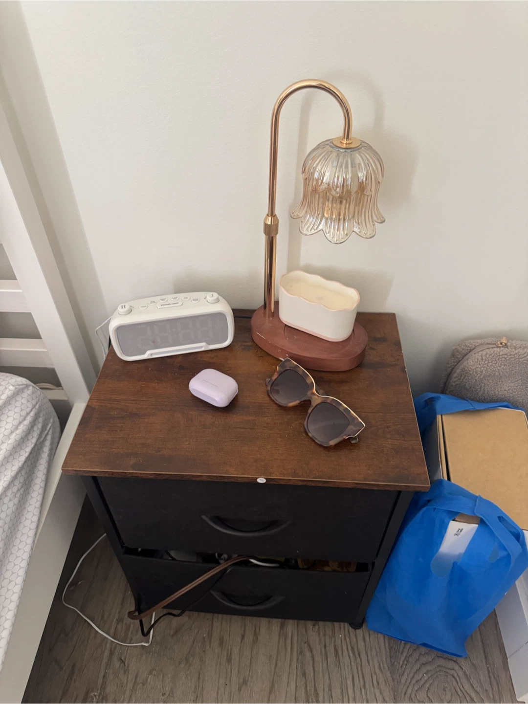 Bedside nightstand - photo 2