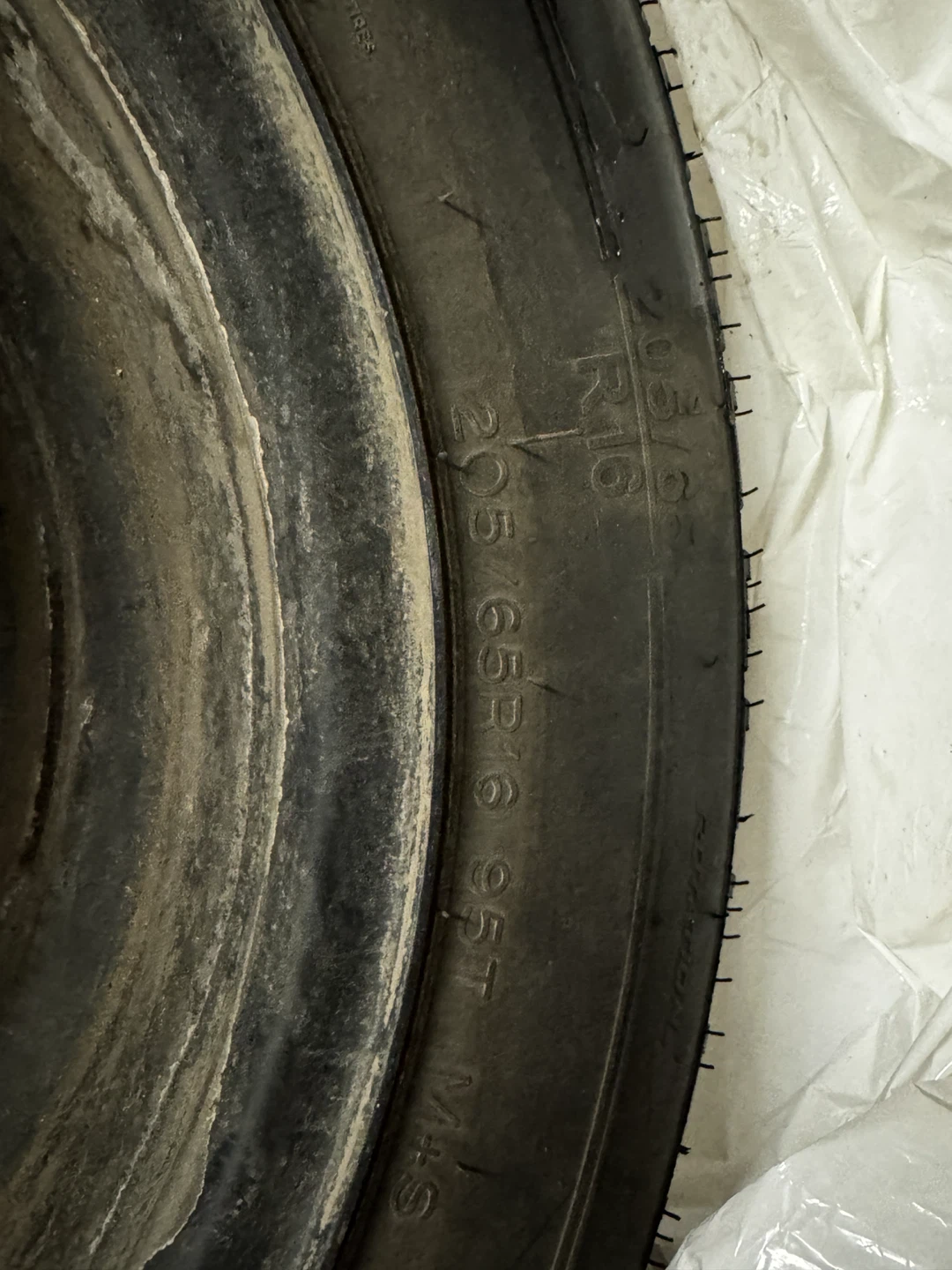205/65R16 Uniroyal Tiger Paw Winter Tires with rims and TPMS - photo 2