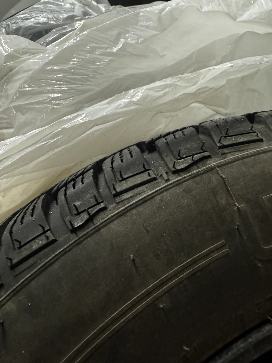 205/65R16 Uniroyal Tiger Paw Winter Tires with rims and TPMS - photo 3