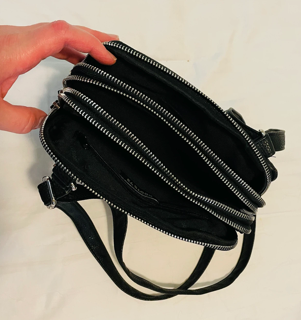 Roots black leather purse - photo 4