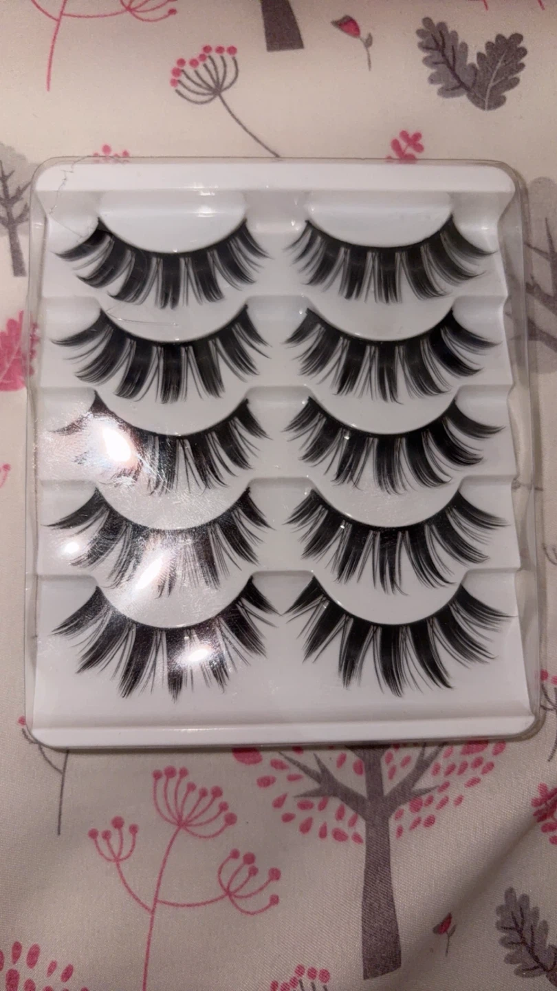 ✨ Manga Style False Lashes - 5 Pcs ✨