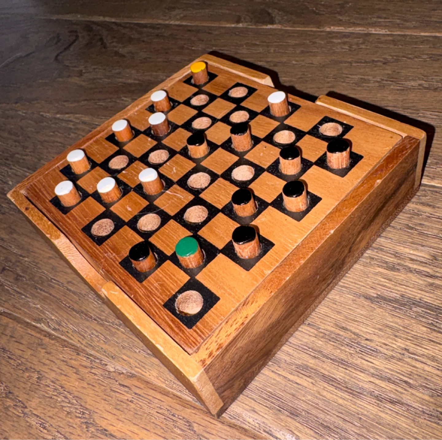 Vintage Travel Peg Checkers Set