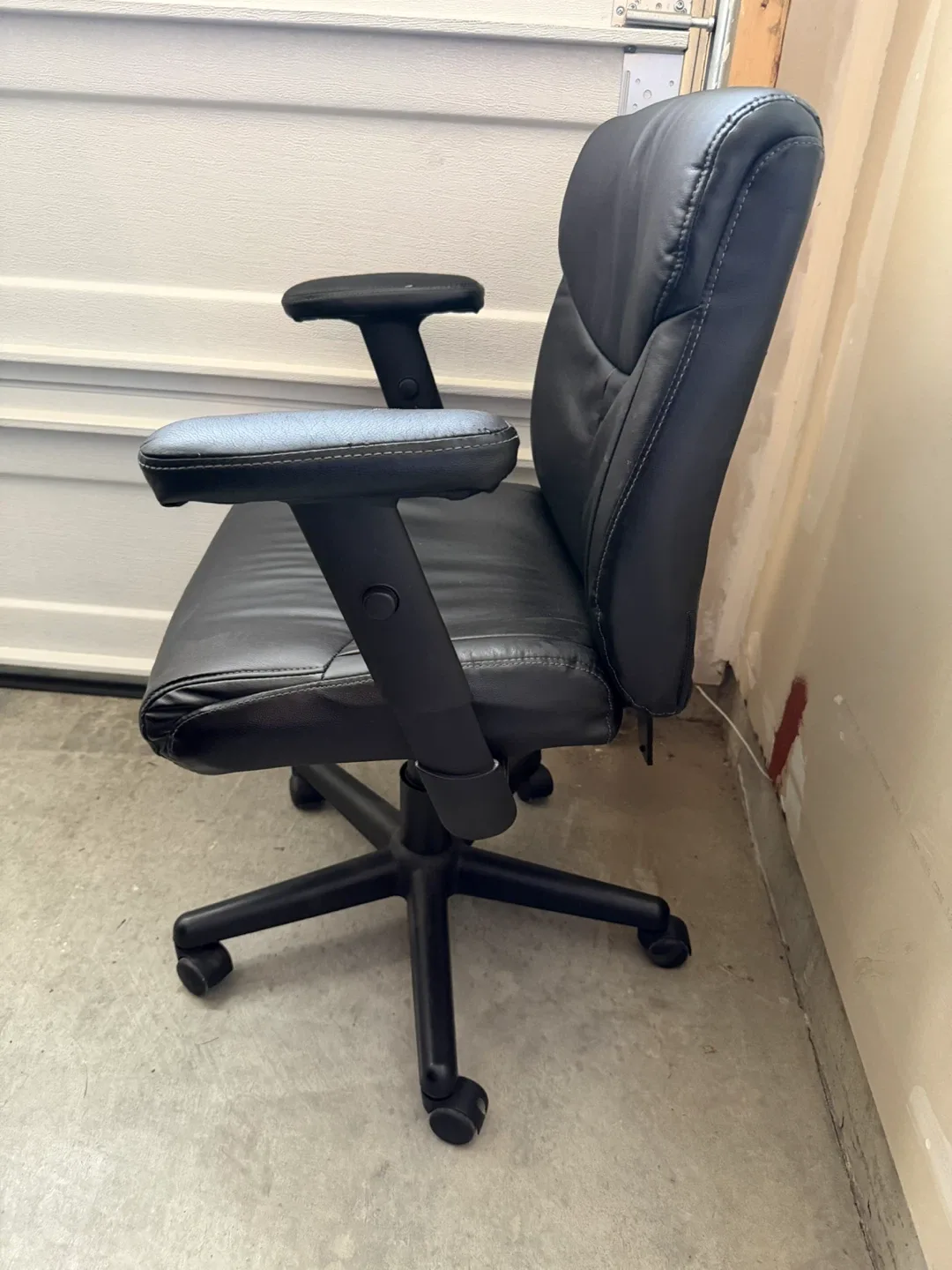 Black Faux Leather Office Chair - photo 2