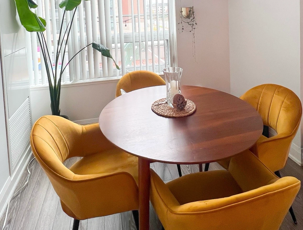Structube Round Dining Table 150cm and 4 chairs - photo 2