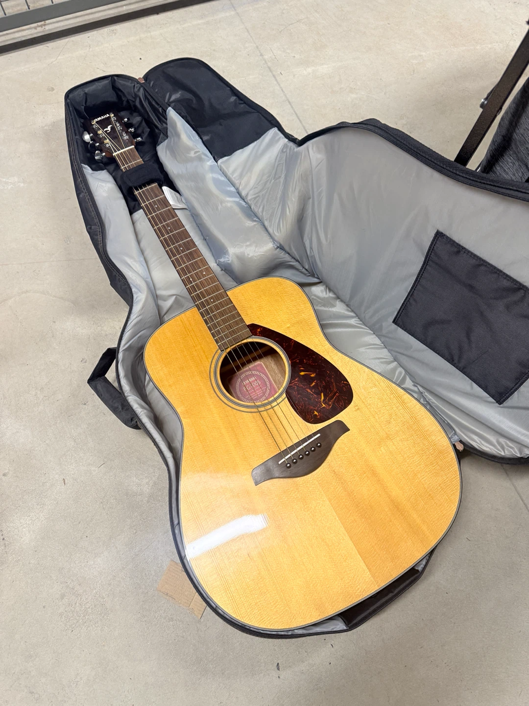 Yamaha FG700S Acoustic Guitar