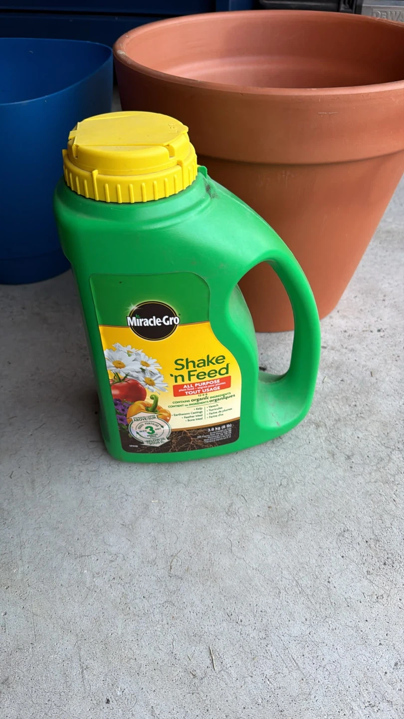 Miracle-Gro Shake 'n Feed All Purpose Plant Food 3.6kg