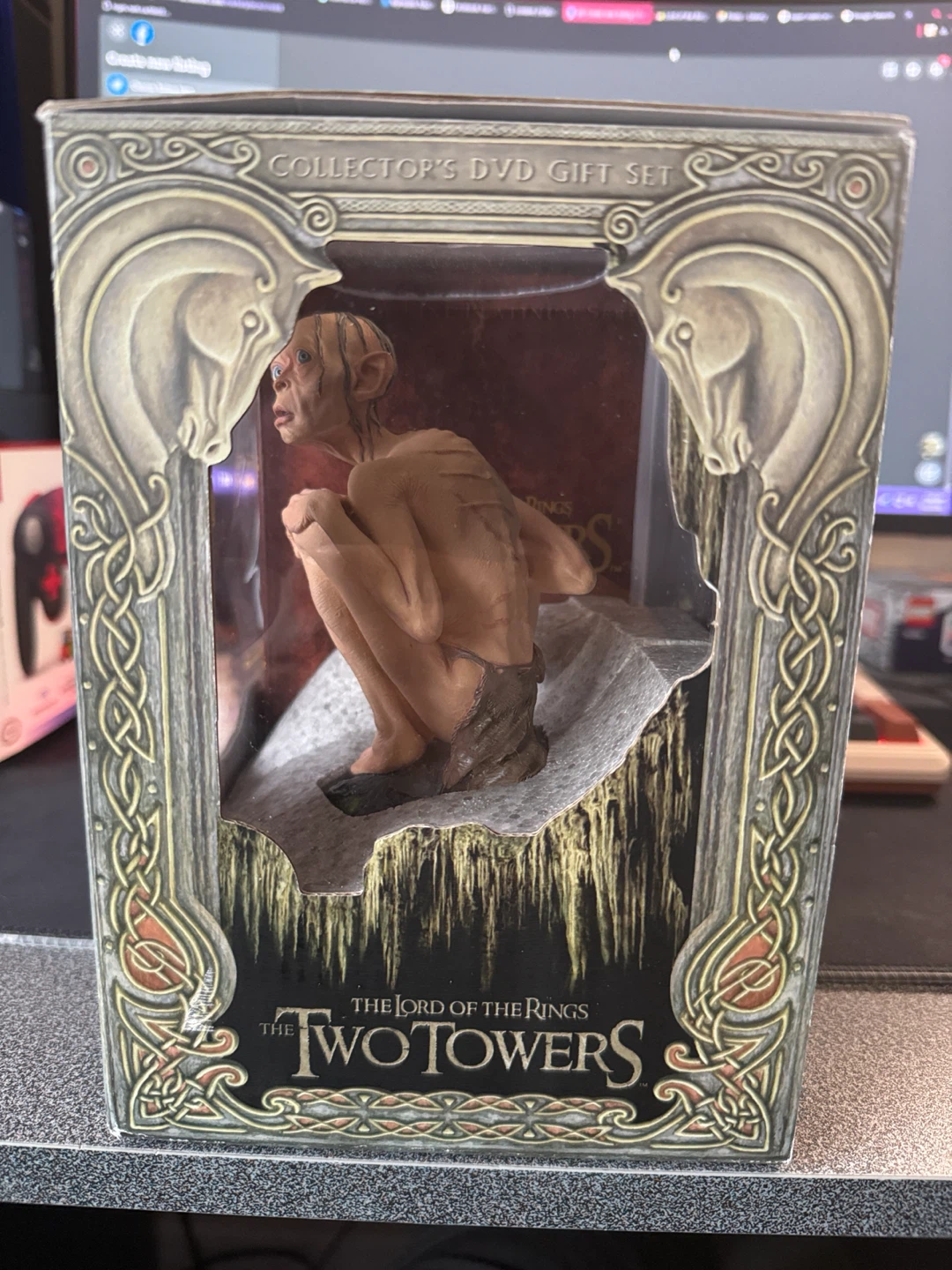 The Lord of the Rings: The Two Towers Collector’s DVD Gift Set - photo 2