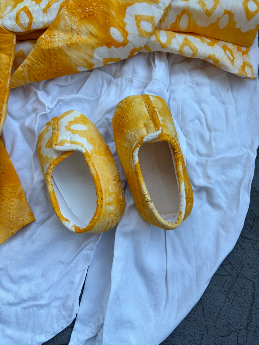 Jaideep Boys Kurta Pajama Set with Shoes - Yellow - photo 4
