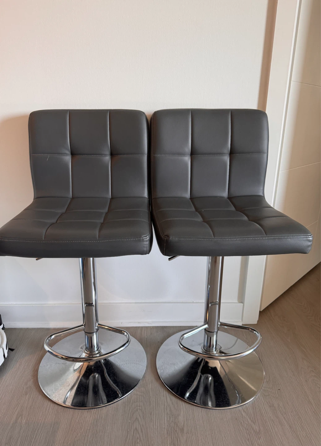 Set of 2 Adjustable Grey Bar Stools – Excellent Condition