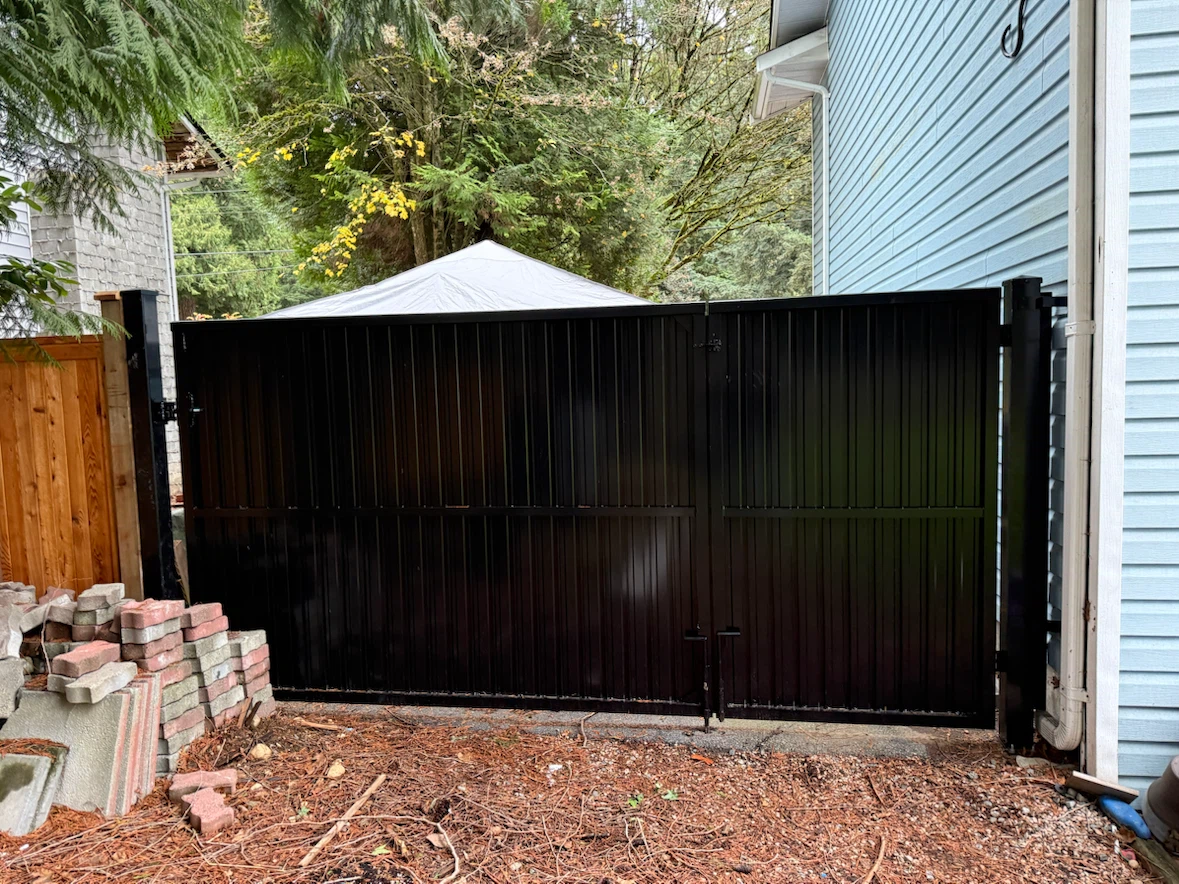 Metal fence and gates installation - photo 3