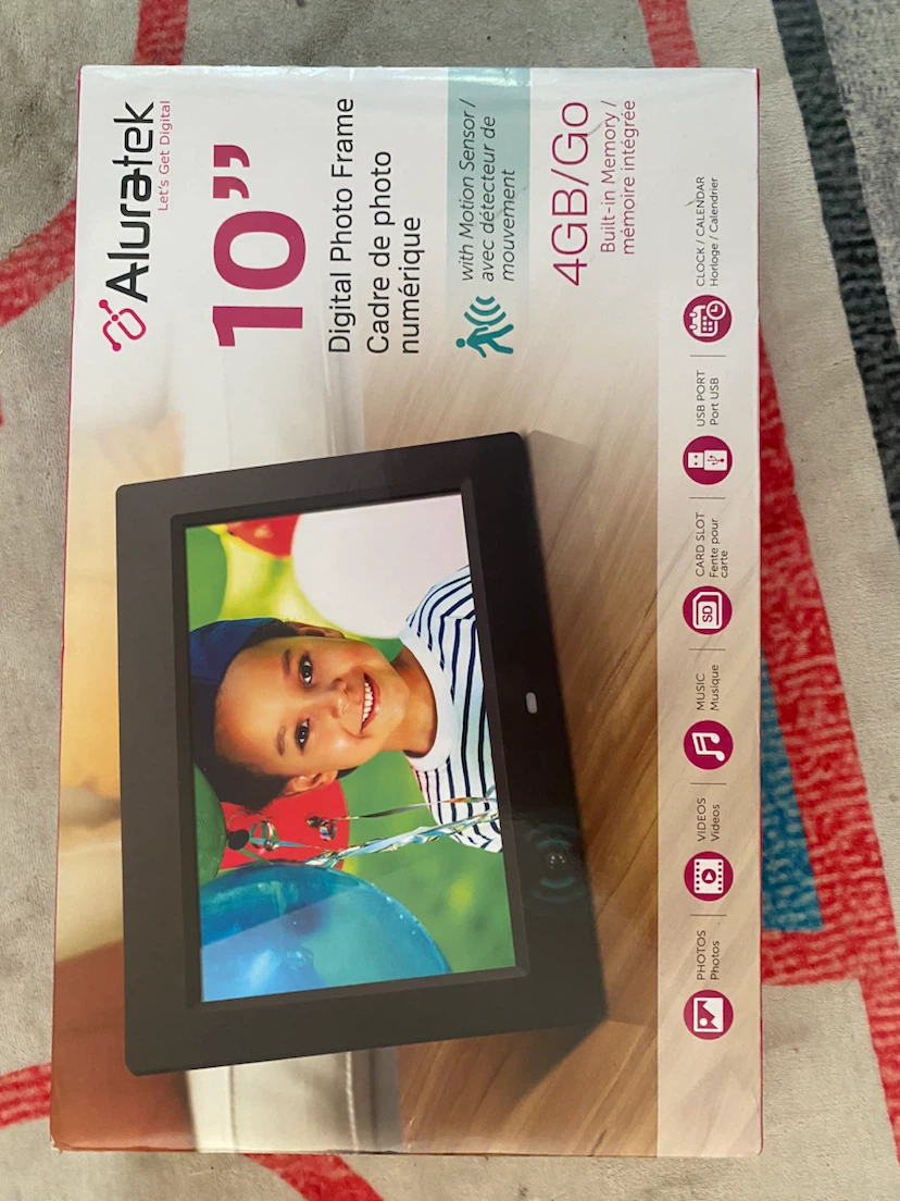 Aluratek 10" Digital Photo Frame with 4GB Memory