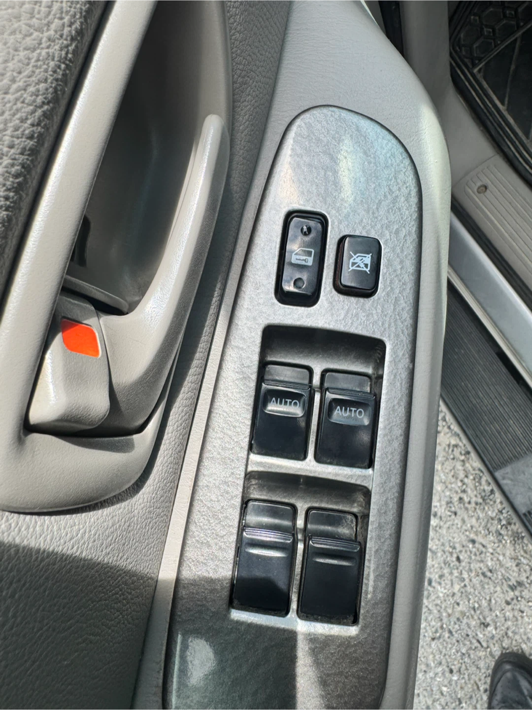 2004 Toyota sequoia Limited - photo 5