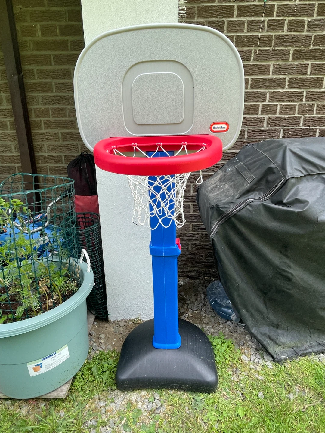 Little Tikes Adjustable Basketball Hoop