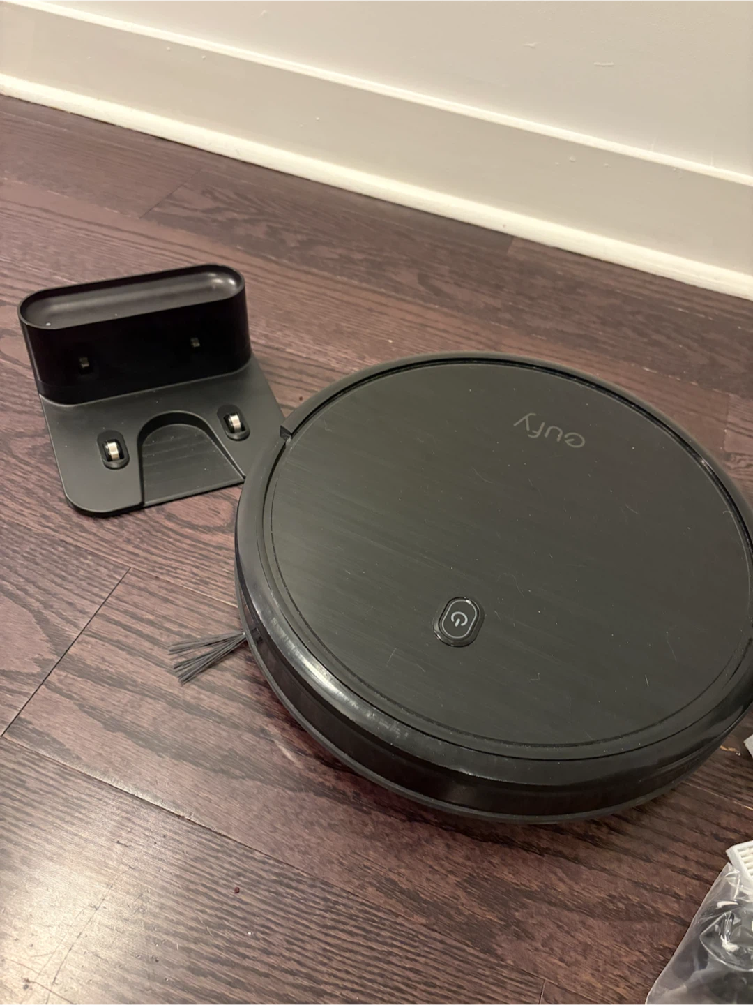 Eufy robot vacuum - photo 2