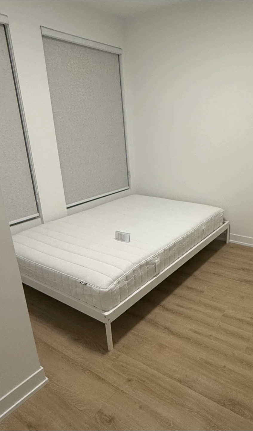 IKEA VEVELSTAD Mattress and Bed Frame - White - Full/Double - photo 5