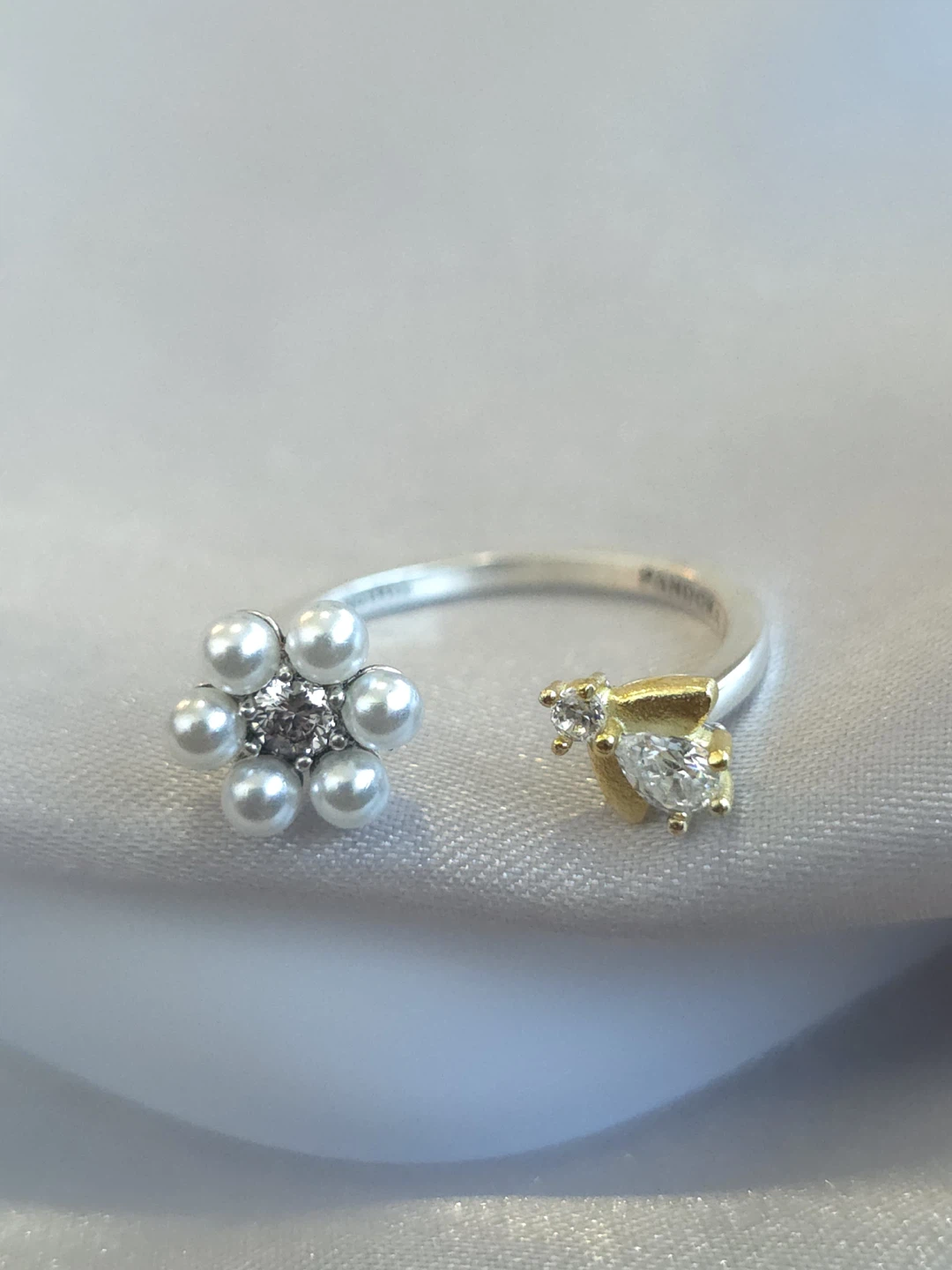Pandora Daisy Flower & Bee Ring