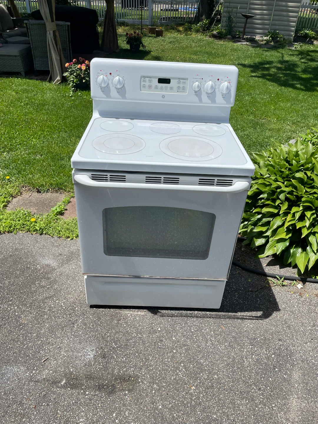 GE Electric Range Stove Oven White