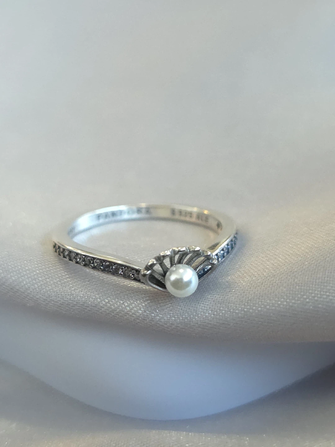 Pandora Disney Pearl Shell Ring