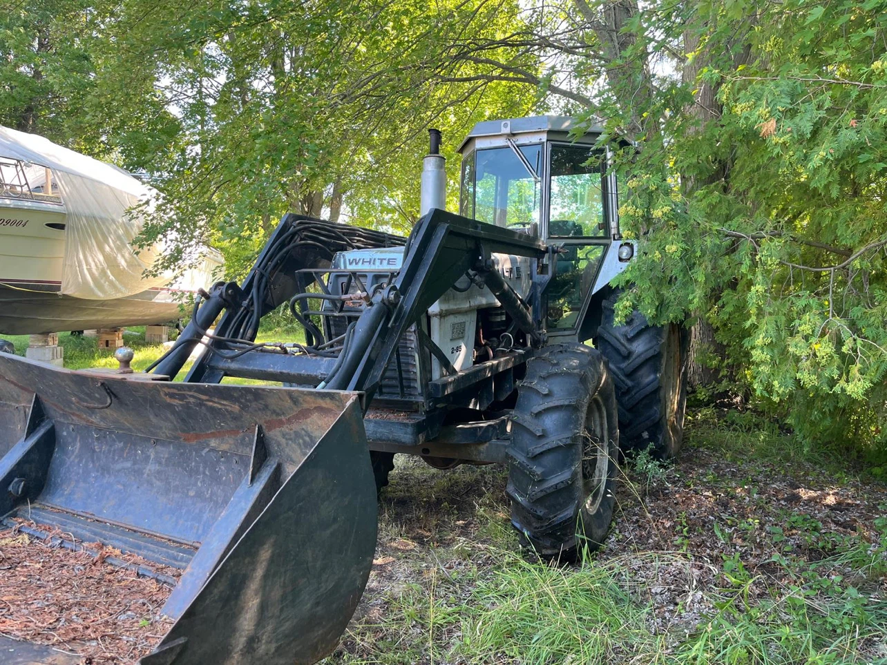 White Field Boss 2-85 Tractor with Loader - photo 2